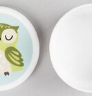 Bild av rund matlåda med uggla och skogsinspirerat motiv