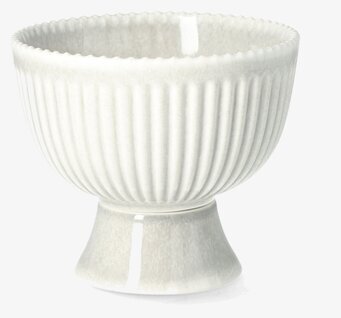 Bild av keramikskål på fot med vågig kant och räfflad yta