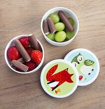 Bild av lekfull matbox med ugglemotiv och godsaker