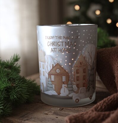 Bild av stämningsfull vinterlykta för jul och hemtrevnad