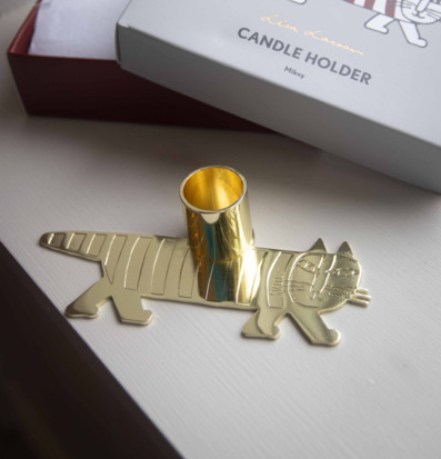 Bild av elegant ljusstake i form av katt i blank mässing