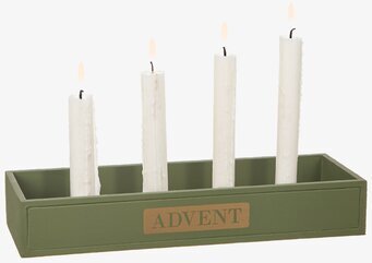Bild på grön adventsljusstake med fyra vita tända kronljus