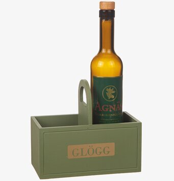 Bild på grön trälåda med handtag och flaska glögg framifrån