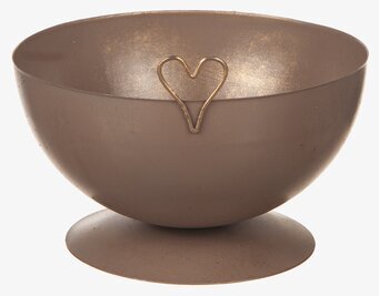 Bild på brun hamrad ljusstake med hjärtformad detalj i plåt