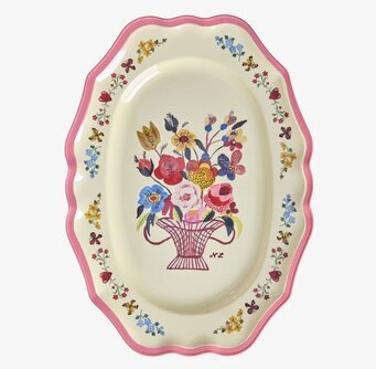 Bild av ovalt serveringsfat med handmålade blommor och detaljer