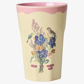 Bild av färgglad melaminmugg med blommor och småfåglar