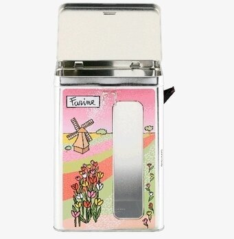 Bild på färgglad plåtburk för mjölförvaring med fönster