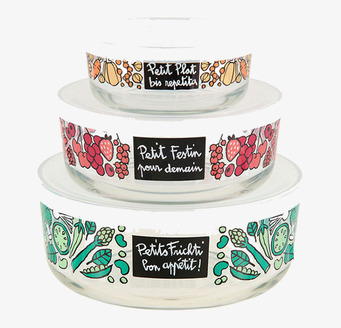 Bild på staplade glasburkar med färgglada lock och motiv