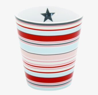 Bild av en färgglad kopp med ränder och stjärndetalj