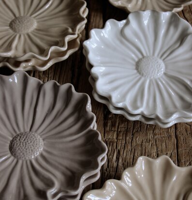 Majas Blomstra Assiett/Fat Cottage Tallrikar Djupa tallrikar (ej skål) Desserttallrikar Assietter Barntallrikar Picknicktallrikar