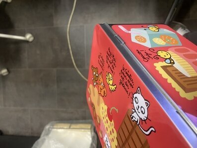 Plåtburk Mellanmål/Snacks (fynd-id 1) Derriére la porte