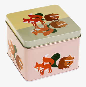 Bild av färgglad plåtburk med djurillustrationer