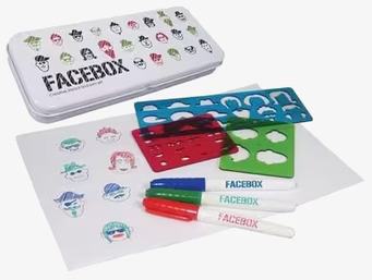 Bild av kreativt kit med schabloner och färgpennor