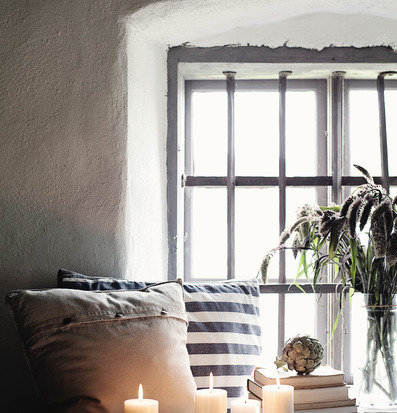 Bild av hemtrevlig miljö med stilrena inredningsdetaljer