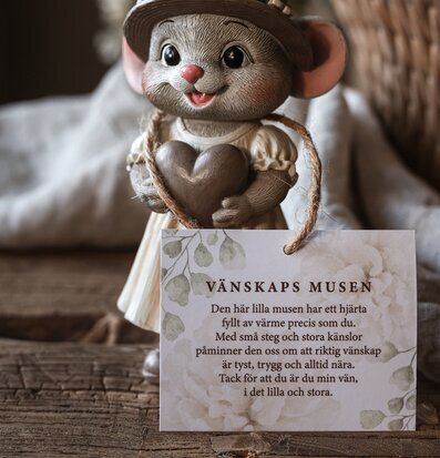 Foto: Musfigur med hjärta och vänskapscitat kortet