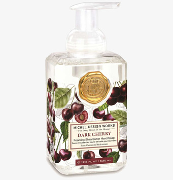 Foto av skumtvål i pumpflaska med körsbärsmönster