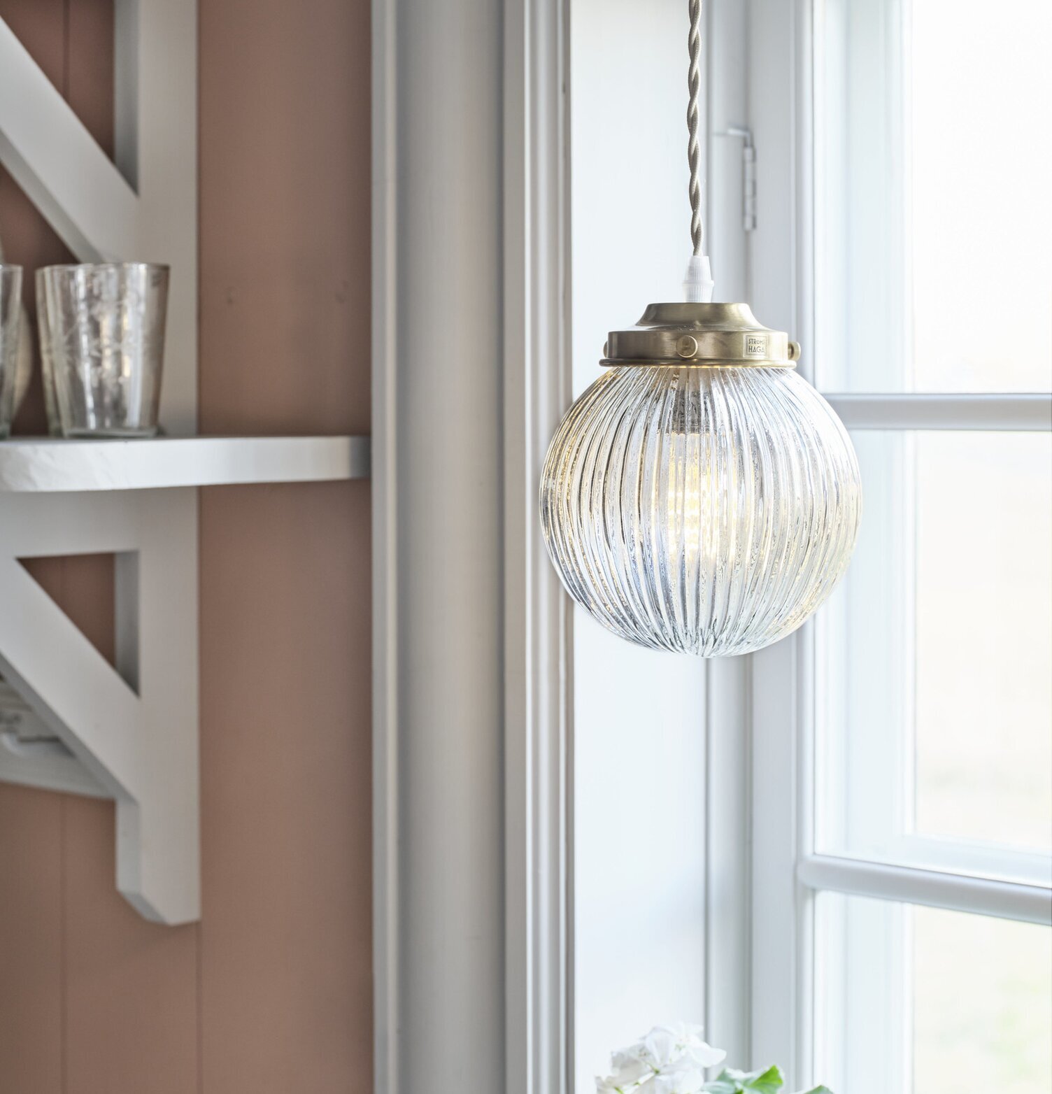 Taklampa Eivor Mässing/Klar Strömshaga Lampor Taklampor Golvlampor Bordslampor LED-lampor Ledlampor Fönsterlampor Ljusslingor för dekoration