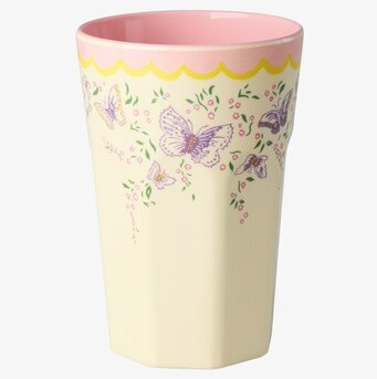 Foto: Hög latte-mugg med fjärilar och blommor tryck