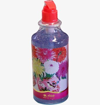 Bild av färgglad handtvålflaska med blomsteretikett