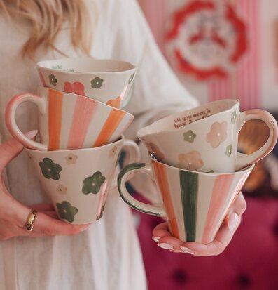 Mugg - All You Need Is Love & Coffee Majas Cottage Min Stund Du Är Guld