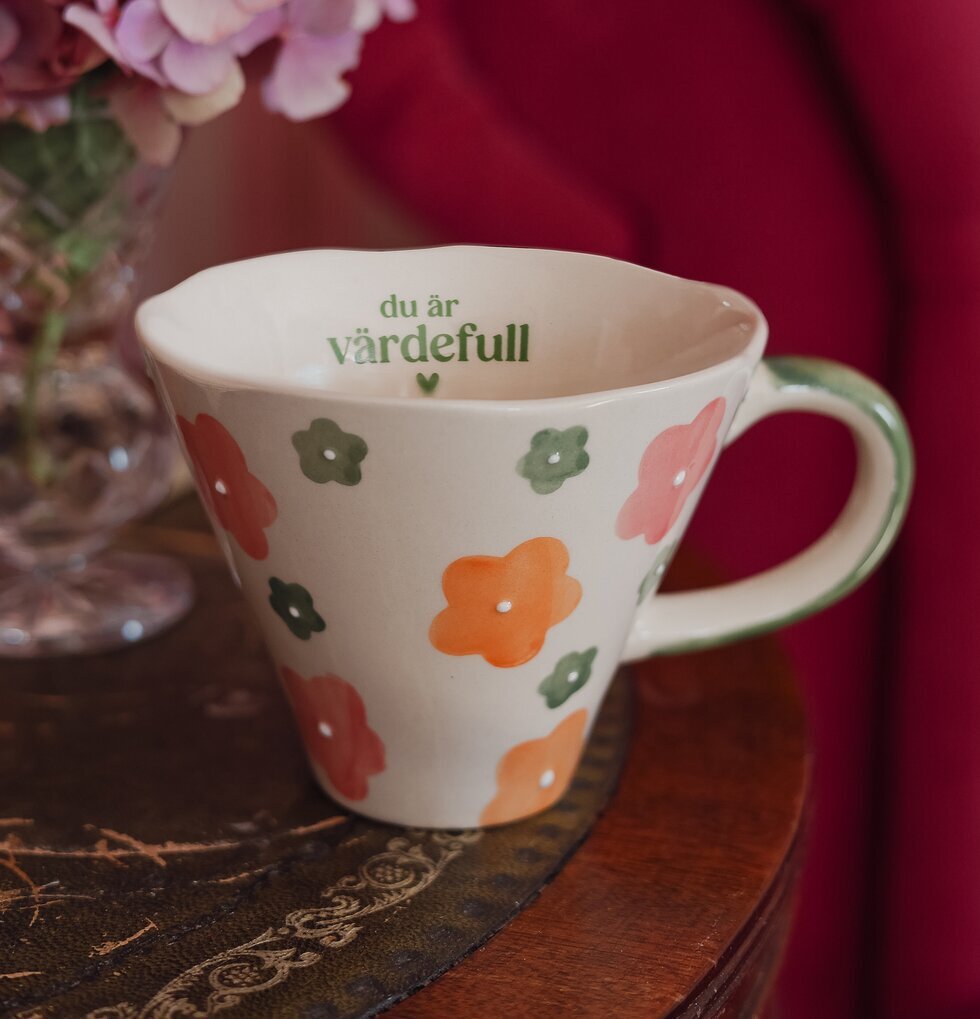 Mugg - Du Är Värdefull Majas Cottage Muggar/koppar i porslin, keramik, papper eller biologiskt material organiskt