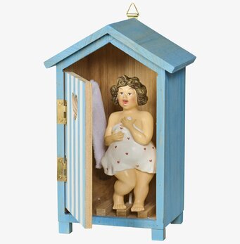 Foto: Blå strandhytt i trä med badfigur och dörr﻿