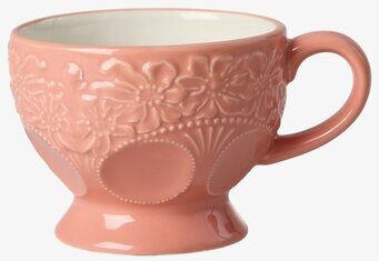 Foto: Korallrosa keramikmugg med blomrelief, handtag