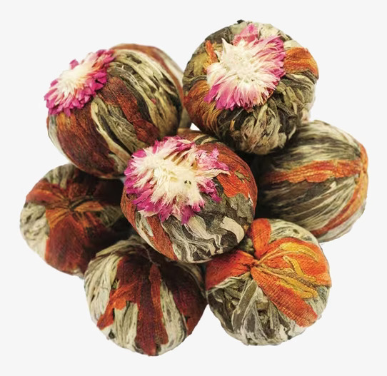 Bild av konstfulla teblommor med naturlig estetik