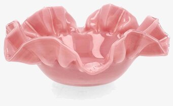 Foto: Rosa skål med vågig blomformad kant i studio