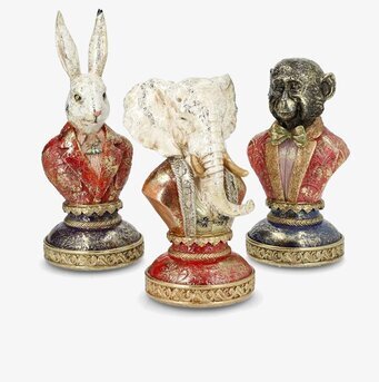 Bild: Tre antika djurbyster i rött och blått dekor﻿