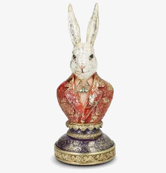 Foto av dekorationsbyst kanin i röd jacka, vit bakgrund