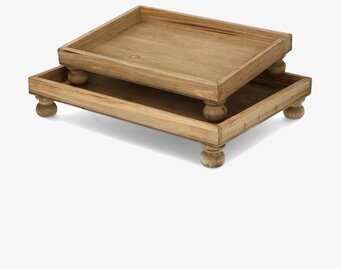 Foto: Set med två upphöjda träbrickor på vit bakgrund