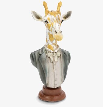 Foto av giraffbyst i kavaj på vit bakgrund, frontvy