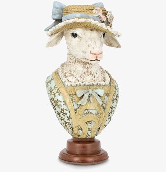 Foto: Dekorationsbyst av får med stråhatt och rosett