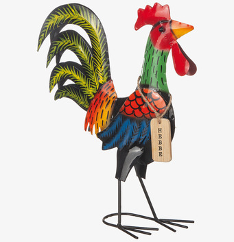 Foto: Färgstark tuppfigur i hamrad plåt på vit bakgrund