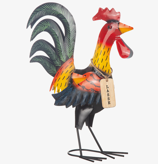 Foto: Färgstark tuppfigur i hamrad plåt på vit bakgrund