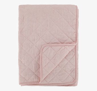Foto av quiltad rosa/vit randig pläd, vikt textil