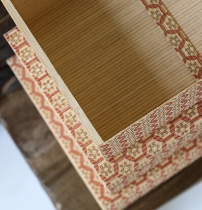 Foto av korallmönstrad förvaringsask, närbild uppifrån