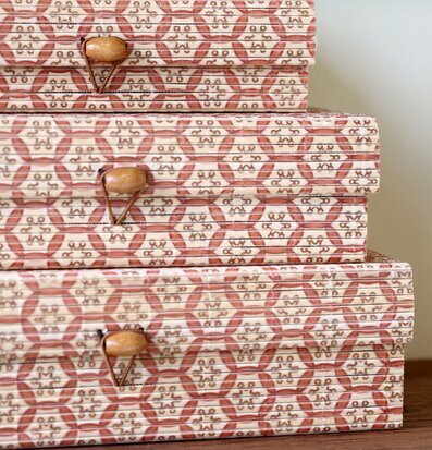 Foto: Mönstrade förvaringsaskar med träknopp set/3