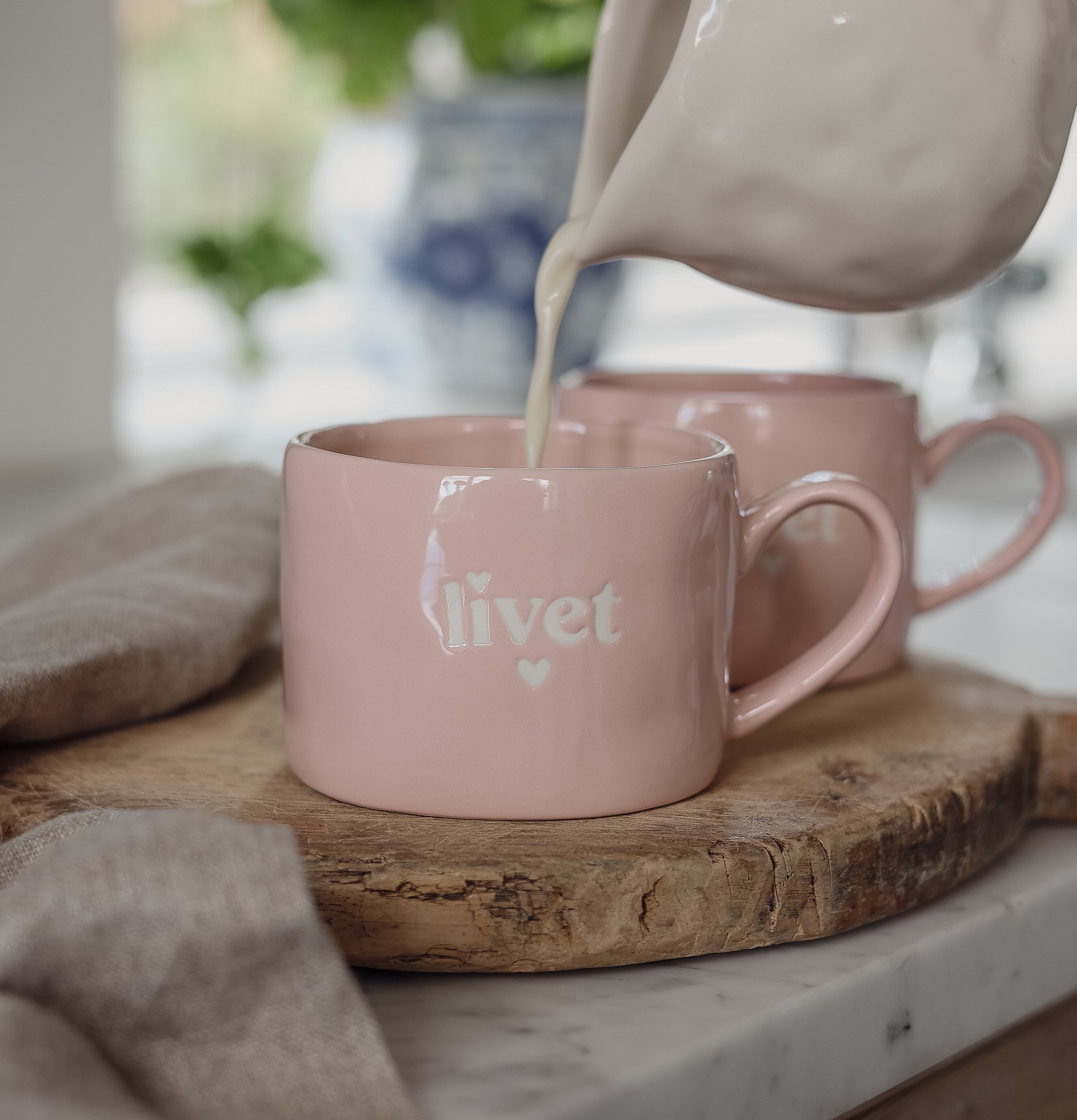 Mugg Livet - Majas Cottage Muggar/koppar i porslin, keramik, papper eller biologiskt material organiskt ekologiskt Termomuggar