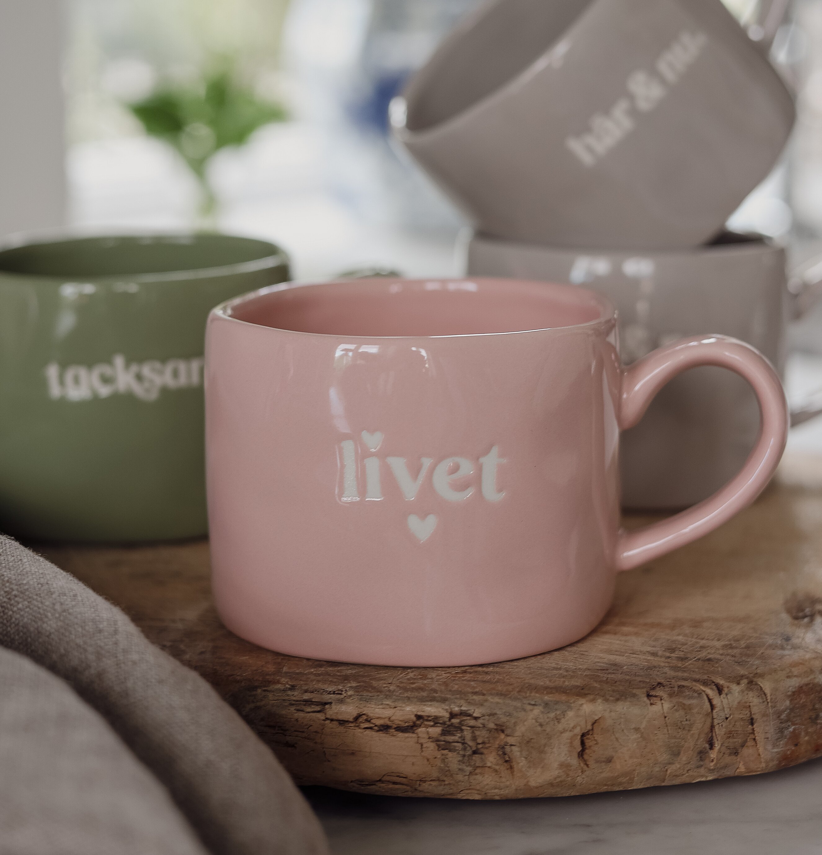 Mugg Livet - Majas Cottage Muggar/koppar i porslin, keramik, papper eller biologiskt material organiskt ekologiskt Termomuggar