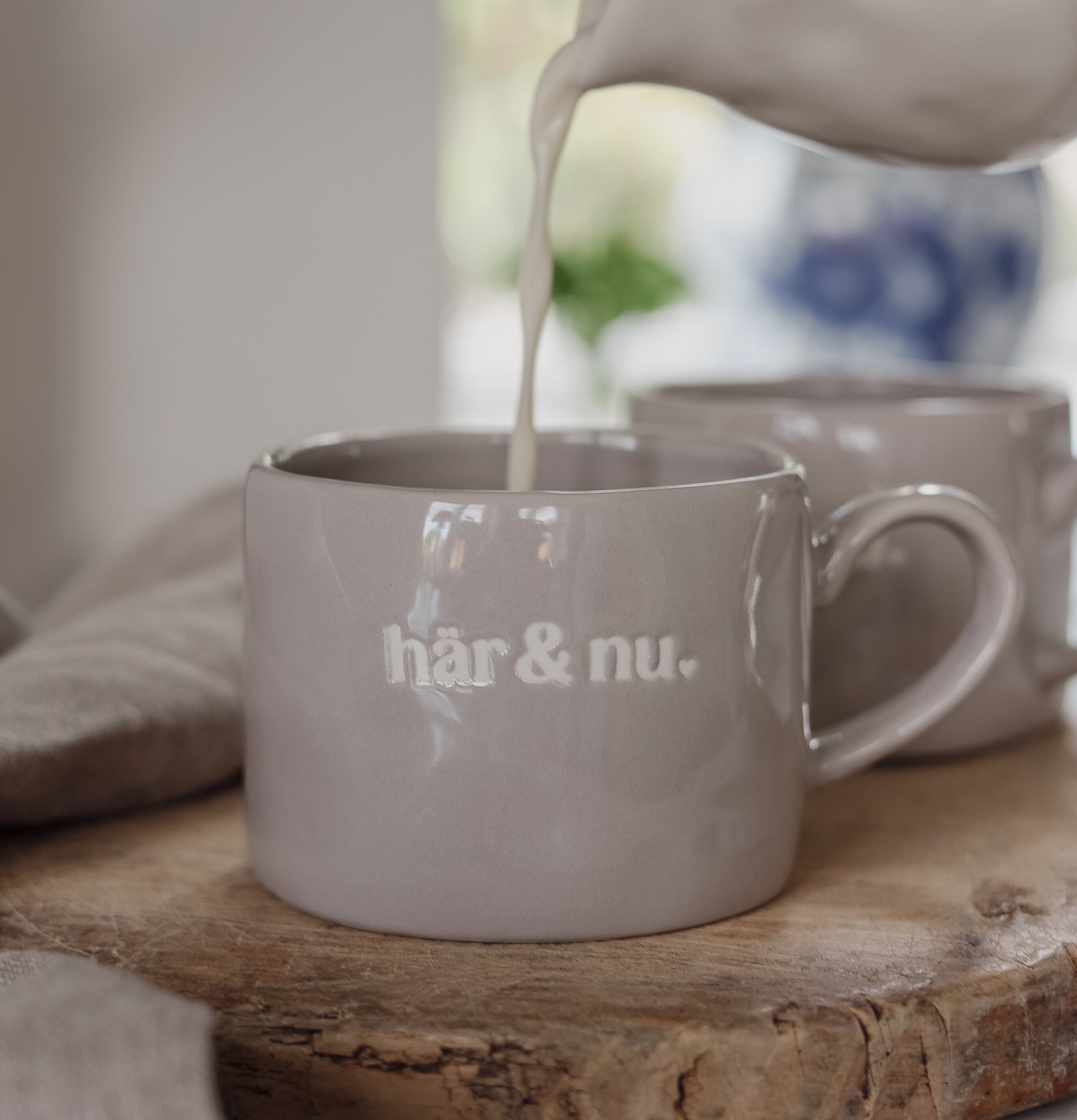 Mugg Här & Nu - Majas Cottage Muggar/koppar i porslin, keramik, papper eller biologiskt material organiskt