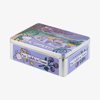 Foto: Rektangulär plåtburk för te med lila motiv