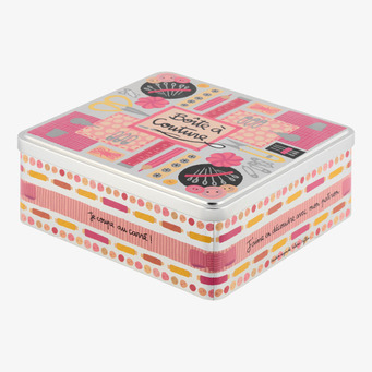 Foto: Rektangulär plåtburk med sybehörsmotiv, lock 56