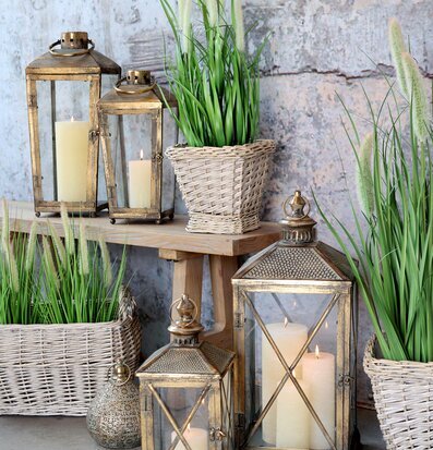 Bild: Flätade naturkrukor med lyktor och gräsfoto