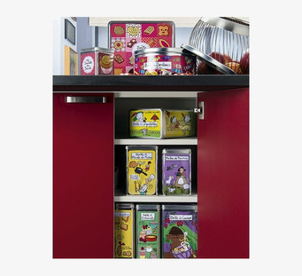 Foto av stilrent kök med färgglada och dekorativa burkar