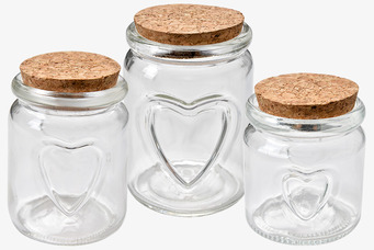 Foto: Glasburkar med korklock och hjärtprägling