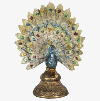 Foto påfågel dekorfigur med ornamenterad bas vit bakgrund