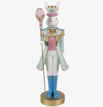 Foto: Kaninfigur med hög hatt, stav och gulddetaljer
