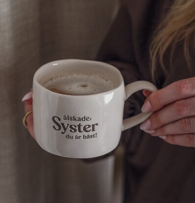 Mugg - Älskade Syster Majas Cottage Muggar/koppar i porslin, keramik, papper eller biologiskt material organiskt ekologiskt